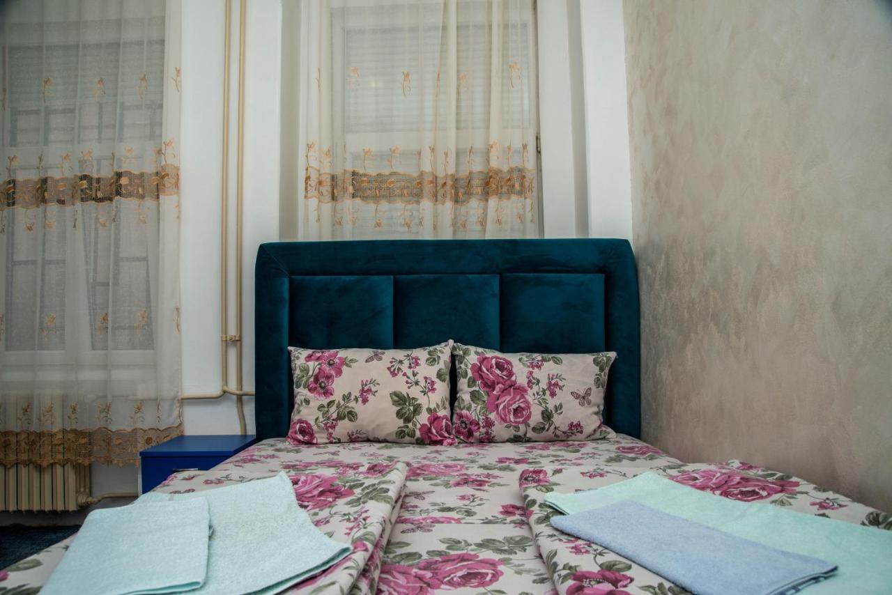 נובי סאד Sobe Sa Sopstvenim Kupatilom Private Rooms Bathroom In Center מראה חיצוני תמונה