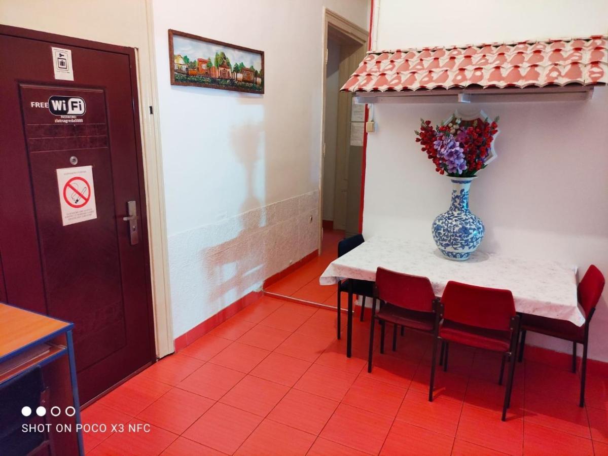 נובי סאד Sobe Sa Sopstvenim Kupatilom Private Rooms Bathroom In Center מראה חיצוני תמונה