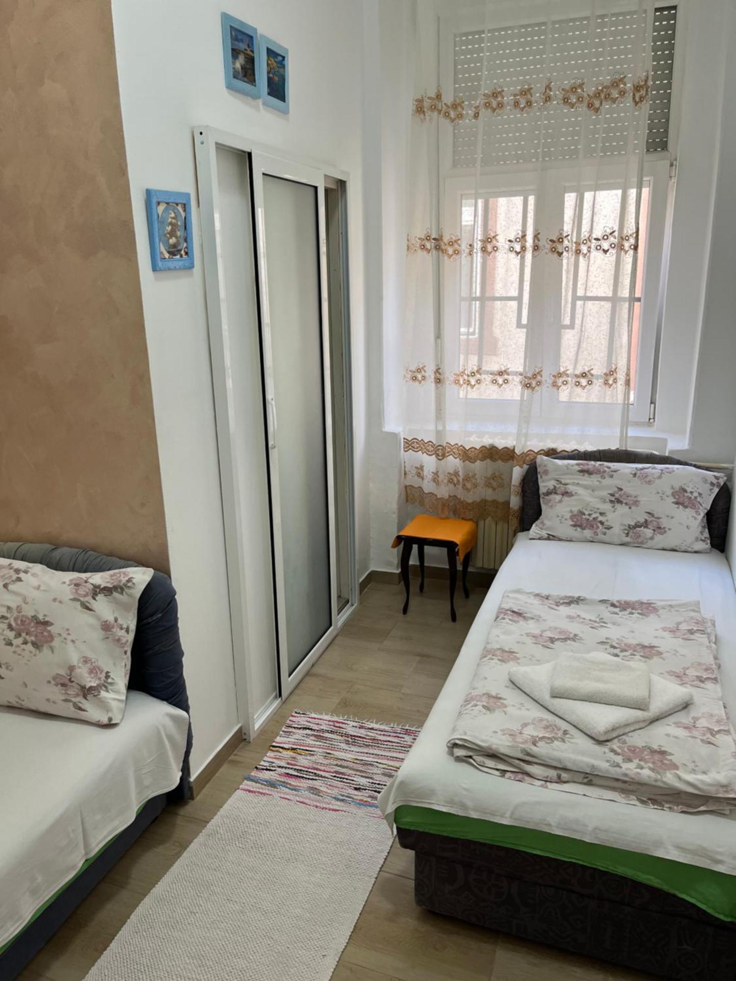 נובי סאד Sobe Sa Sopstvenim Kupatilom Private Rooms Bathroom In Center מראה חיצוני תמונה