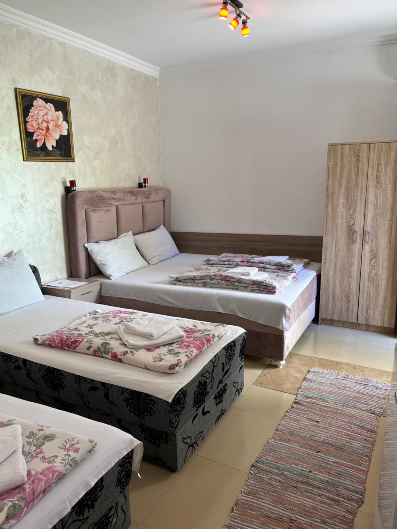 נובי סאד Sobe Sa Sopstvenim Kupatilom Private Rooms Bathroom In Center מראה חיצוני תמונה