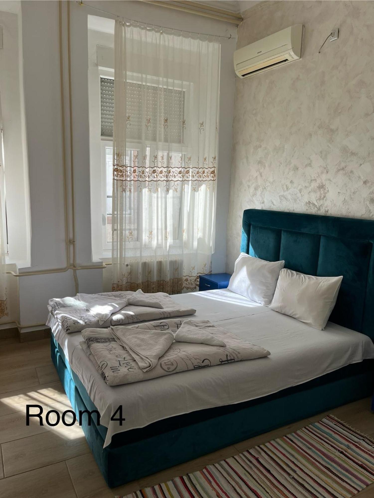 נובי סאד Sobe Sa Sopstvenim Kupatilom Private Rooms Bathroom In Center מראה חיצוני תמונה
