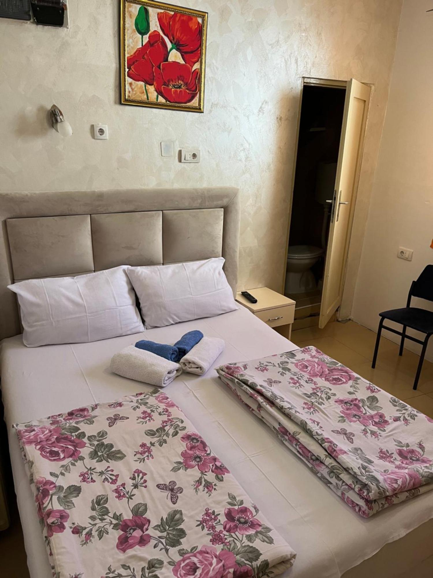 נובי סאד Sobe Sa Sopstvenim Kupatilom Private Rooms Bathroom In Center מראה חיצוני תמונה