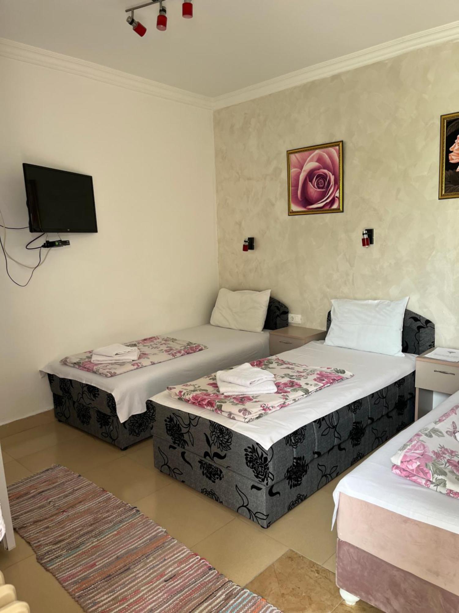 נובי סאד Sobe Sa Sopstvenim Kupatilom Private Rooms Bathroom In Center מראה חיצוני תמונה