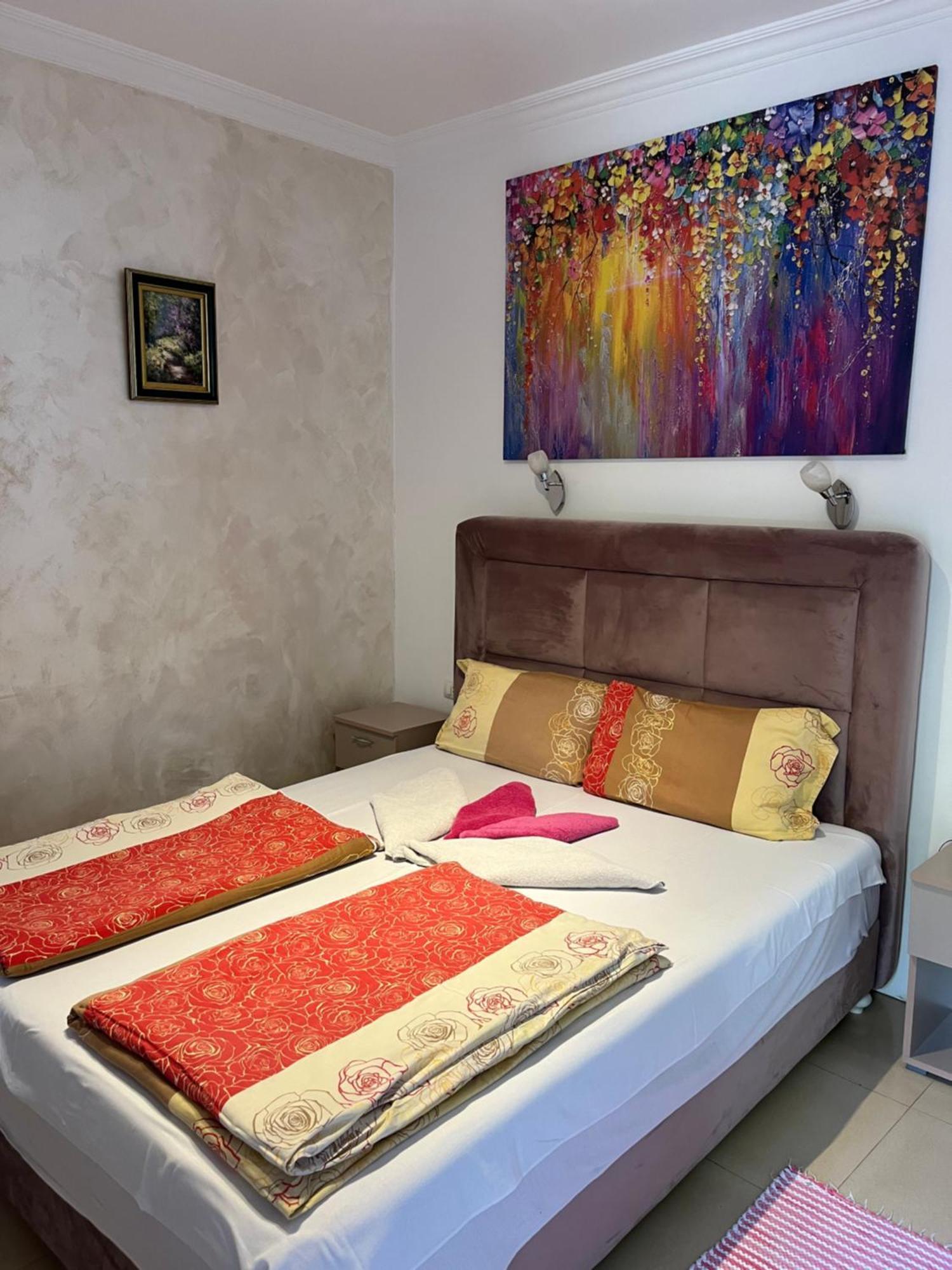 נובי סאד Sobe Sa Sopstvenim Kupatilom Private Rooms Bathroom In Center מראה חיצוני תמונה