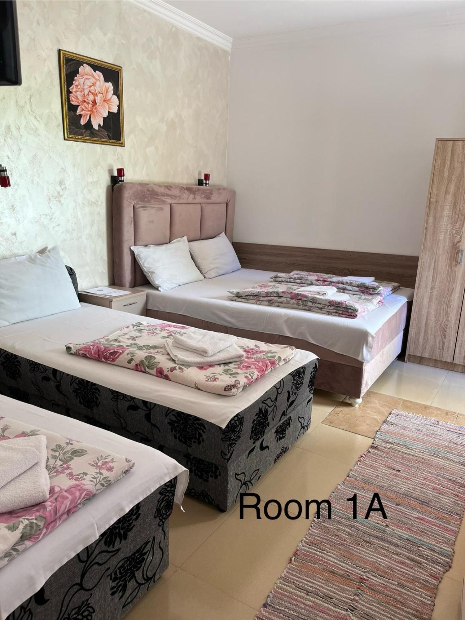 נובי סאד Sobe Sa Sopstvenim Kupatilom Private Rooms Bathroom In Center מראה חיצוני תמונה