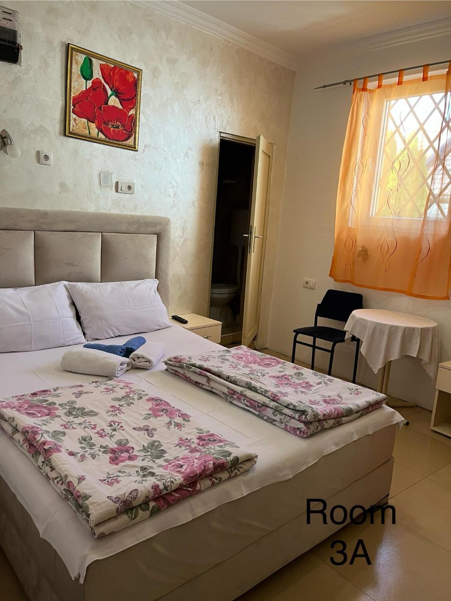 נובי סאד Sobe Sa Sopstvenim Kupatilom Private Rooms Bathroom In Center מראה חיצוני תמונה
