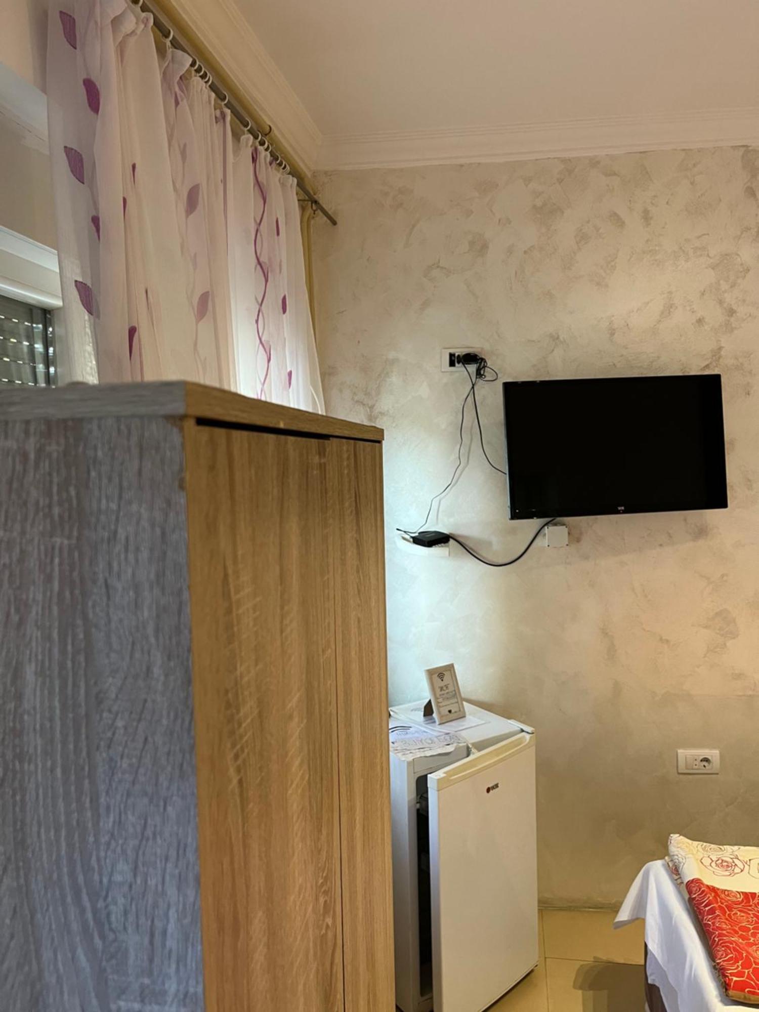 נובי סאד Sobe Sa Sopstvenim Kupatilom Private Rooms Bathroom In Center מראה חיצוני תמונה