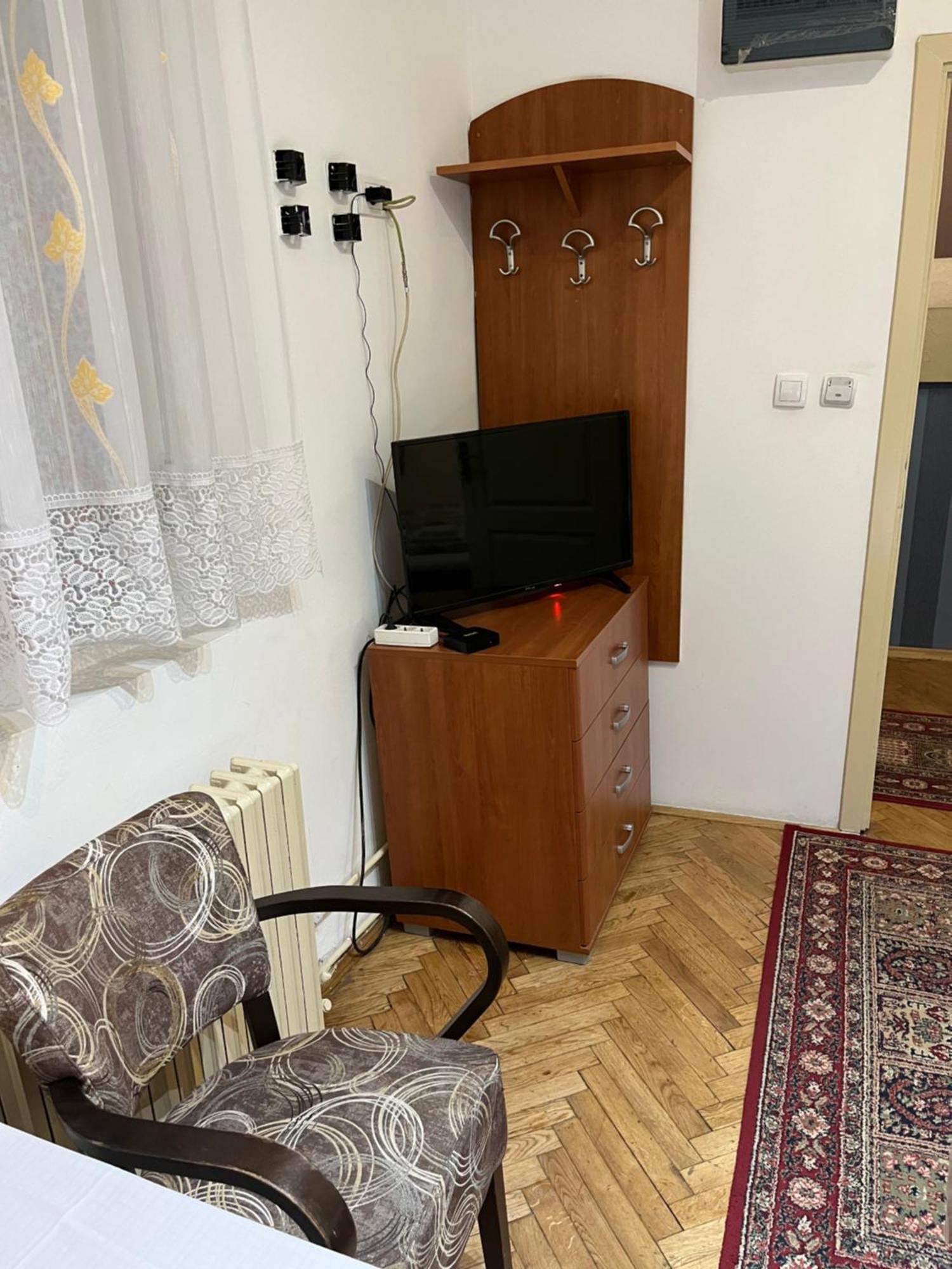 נובי סאד Sobe Sa Sopstvenim Kupatilom Private Rooms Bathroom In Center מראה חיצוני תמונה