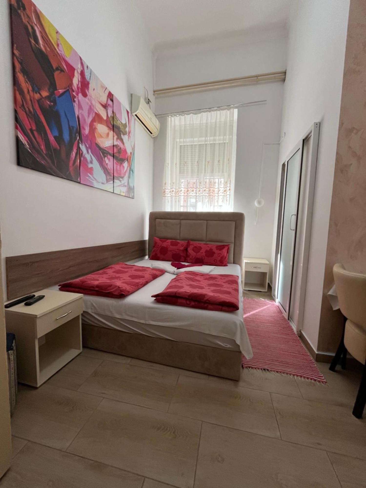 נובי סאד Sobe Sa Sopstvenim Kupatilom Private Rooms Bathroom In Center מראה חיצוני תמונה