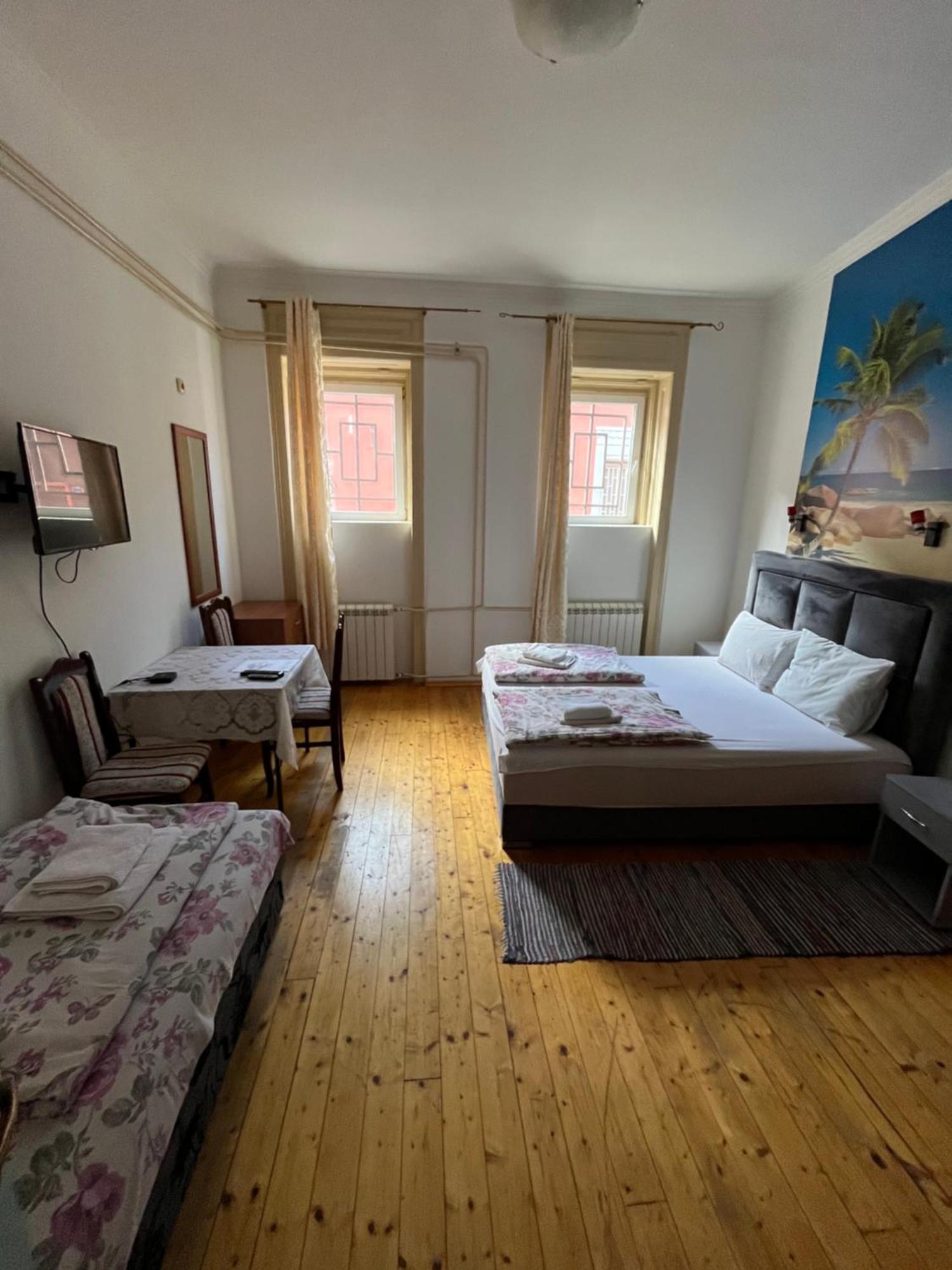 נובי סאד Sobe Sa Sopstvenim Kupatilom Private Rooms Bathroom In Center מראה חיצוני תמונה