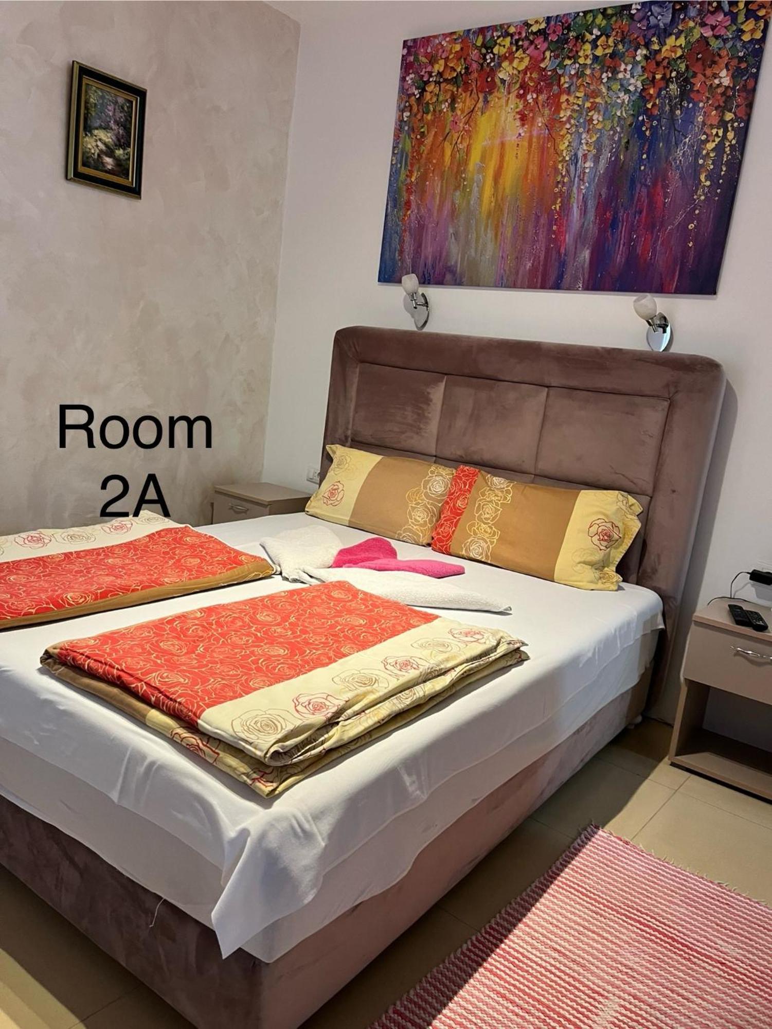 נובי סאד Sobe Sa Sopstvenim Kupatilom Private Rooms Bathroom In Center מראה חיצוני תמונה