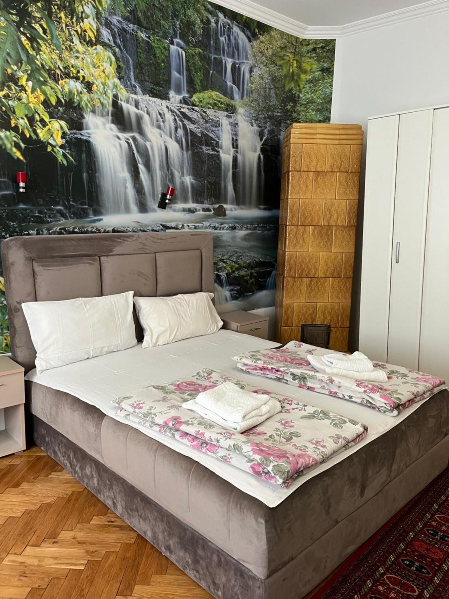 נובי סאד Sobe Sa Sopstvenim Kupatilom Private Rooms Bathroom In Center מראה חיצוני תמונה