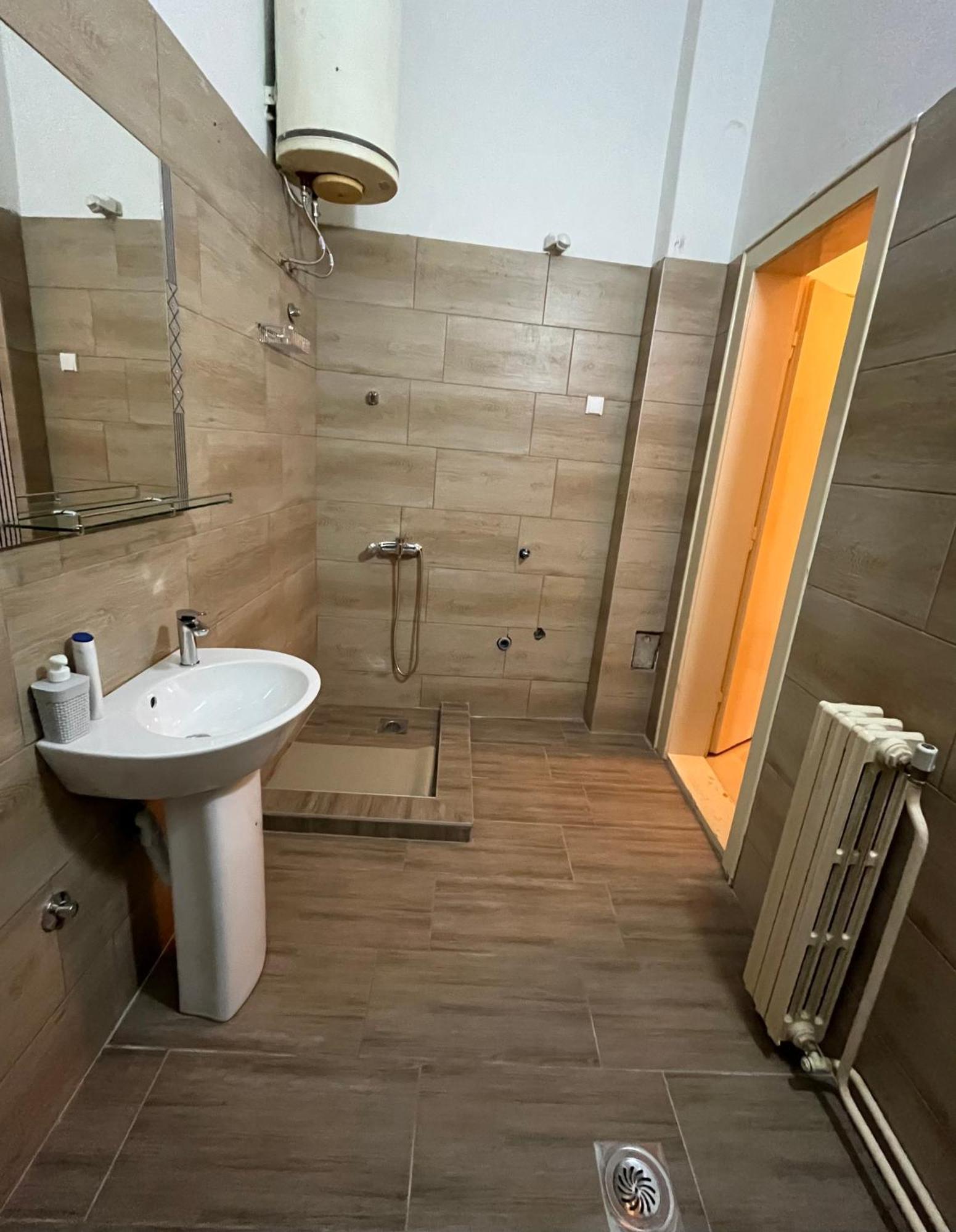 נובי סאד Sobe Sa Sopstvenim Kupatilom Private Rooms Bathroom In Center מראה חיצוני תמונה
